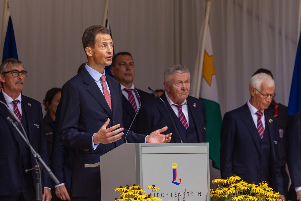 rwthofficial's tweet image. 🇱🇮
#Liechtenstein’s Prince Hans-Adam II, Hereditary Prince Alois, and Hereditary Princess Sophie, along with members of the Princely Family attended the National Day celebration on 15 Aug 2023 at #Vaduz Castle.

📸 Daniel Schwendener #FürstHansAdam #FürstenHaus