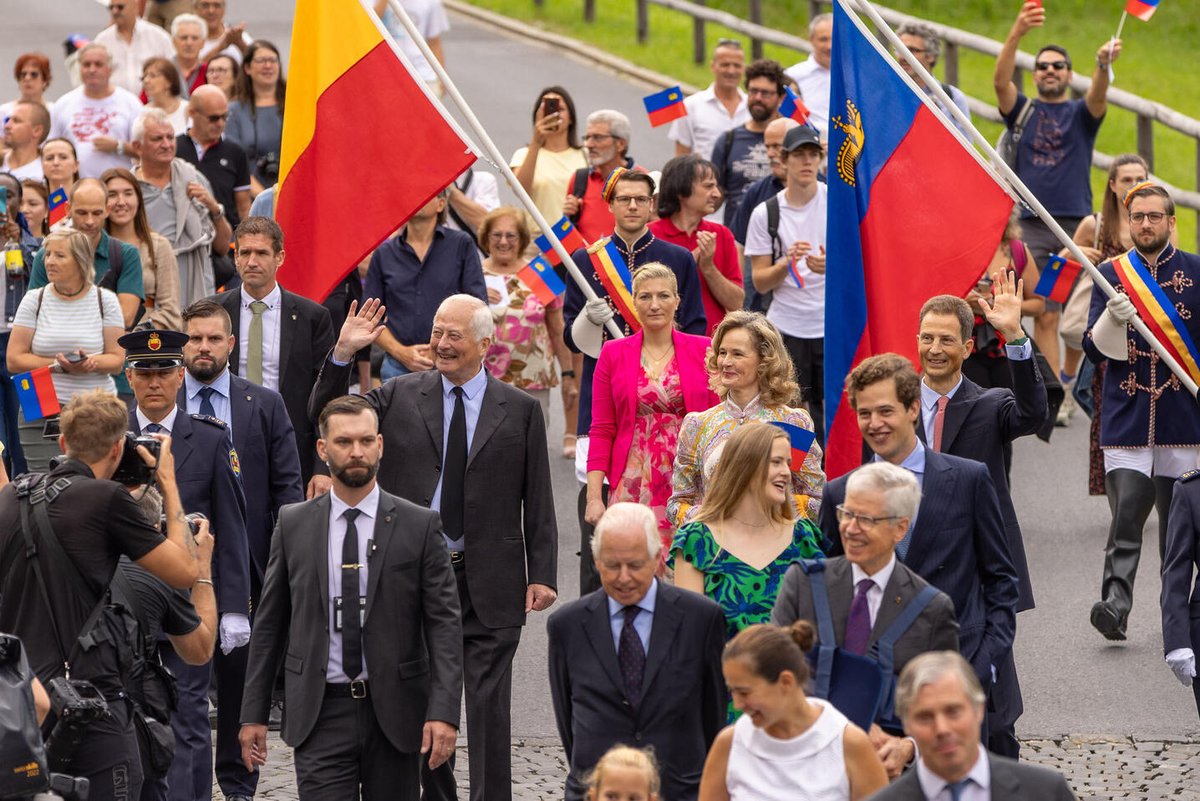 rwthofficial's tweet image. 🇱🇮
#Liechtenstein’s Prince Hans-Adam II, Hereditary Prince Alois, and Hereditary Princess Sophie, along with members of the Princely Family attended the National Day celebration on 15 Aug 2023 at #Vaduz Castle.

📸 Daniel Schwendener #FürstHansAdam #FürstenHaus