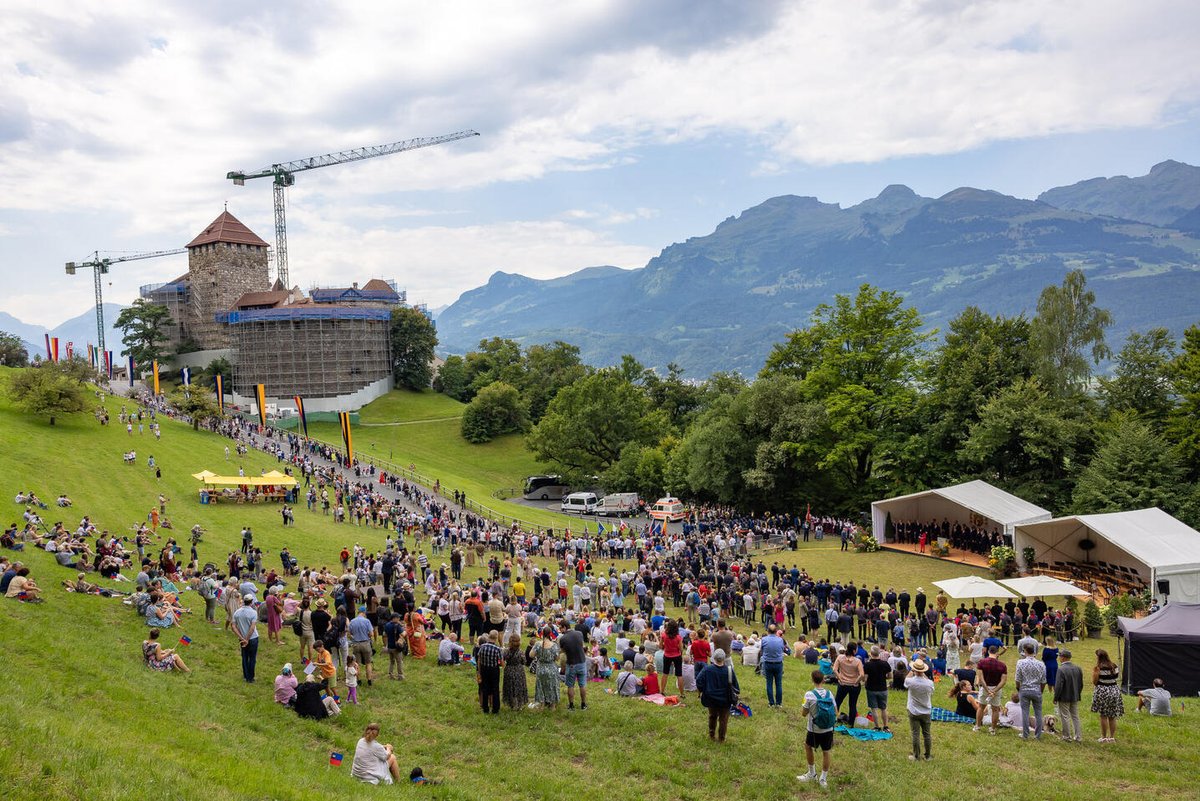 rwthofficial's tweet image. 🇱🇮
#Liechtenstein’s Prince Hans-Adam II, Hereditary Prince Alois, and Hereditary Princess Sophie, along with members of the Princely Family attended the National Day celebration on 15 Aug 2023 at #Vaduz Castle.

📸 Daniel Schwendener #FürstHansAdam #FürstenHaus