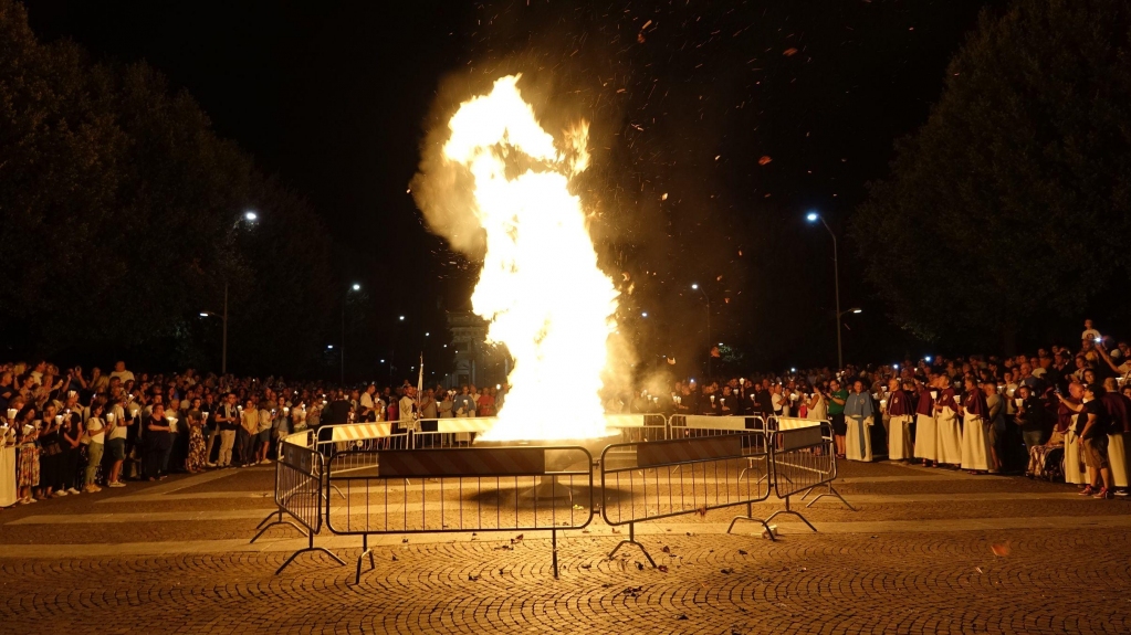 FratiAssisi's tweet image. Con lo sguardo verso il Cielo
👉Solennità dell’Assunta alla Porziuncola 2023
📰 Leggi la News su assisiofm.org
.
#fratiminoriassisi #Assunta #MariaVergine