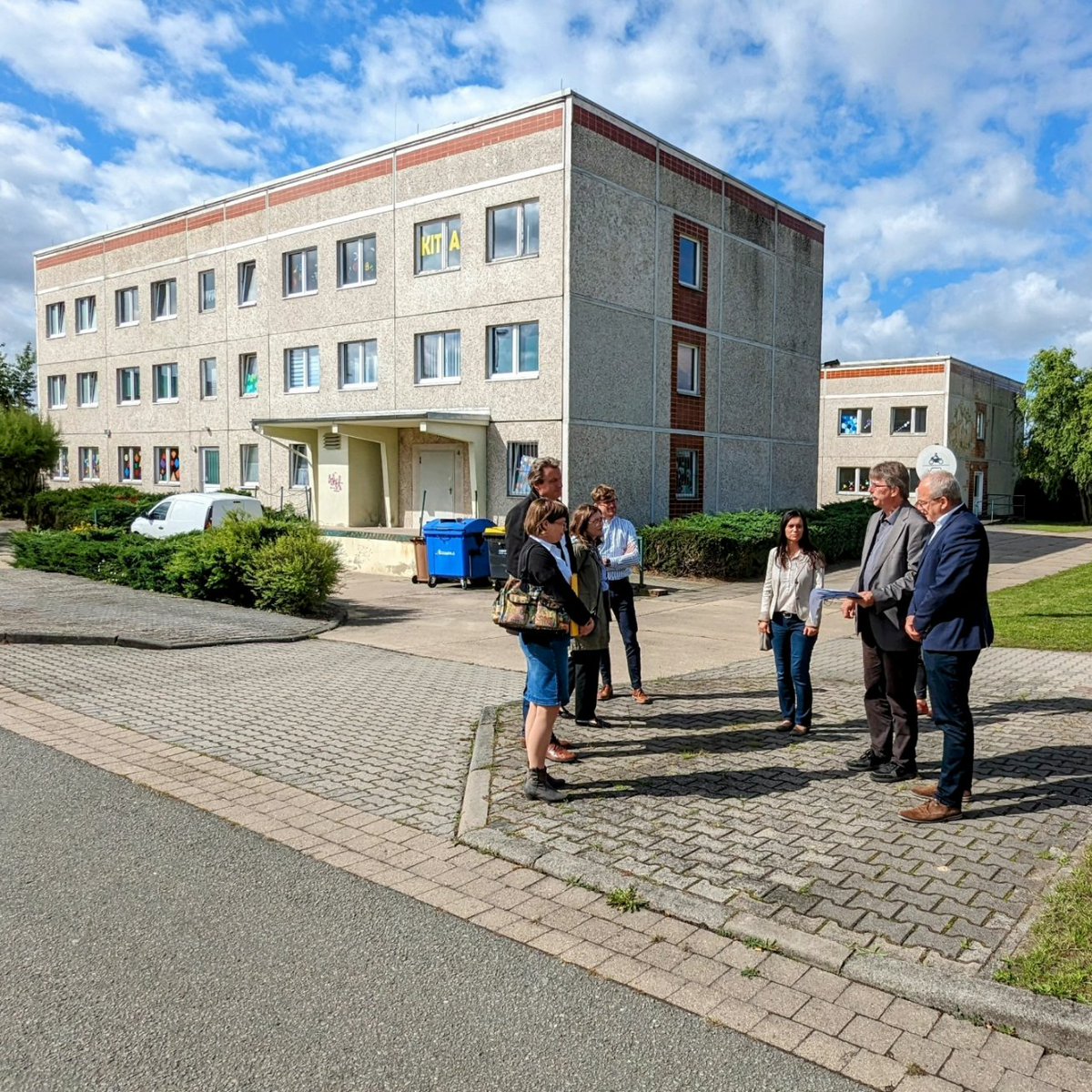 Stendal Süd im Fokus: Ein Wiederaufbau der Mehrfamilienhäuser ist weder bezahlbar noch erforderlich. Mit einer neuen Kita, Bauland für Einfamilienhäuser und einigen modernen Wohnhäusern wird Stendal Süd aufgewertet und ein Stück weit wiederbelebt.