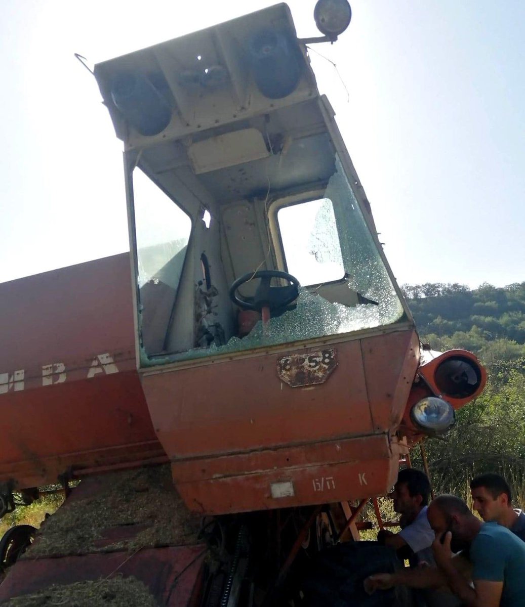 abaghyan_a's tweet photo. Azerbaijanis shot at the grain harvester driven by M.A., a resident of Murishen village of Artsakh.

The citizen managed to save himself.

Agricultural works were stopped due to the shootings.
#StopArmenianGenocide2023 😡
@UNHumanRights 😡
#unblockArtsakh 😡 https://t.co/LOjrrecUSz
