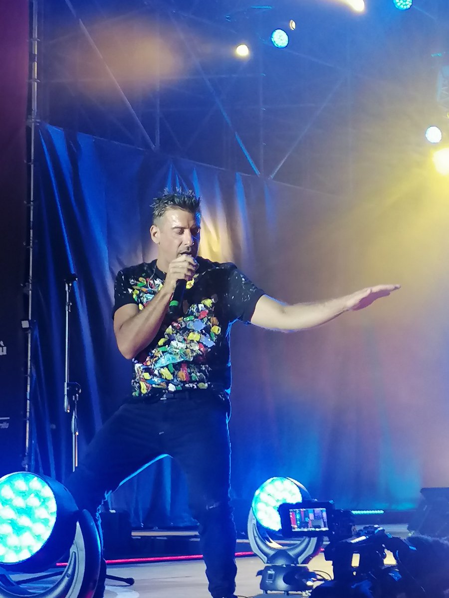 Naky1987's tweet photo. @frankgabbani Ferragosto meraviglioso in tua compagnia sul palco di Riccione! 🥰 https://t.co/vmBCaG5k8r