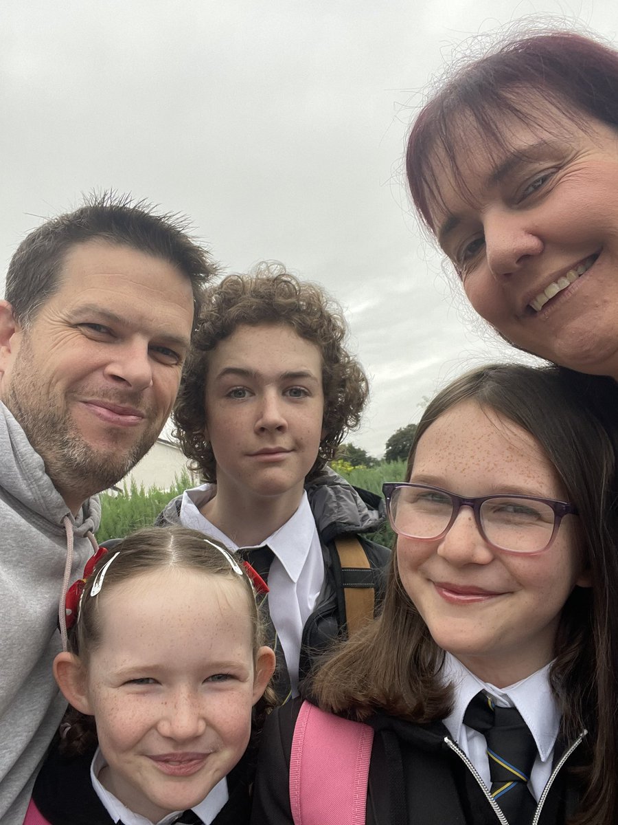 gl_rosbotham's tweet photo. Back to school, now S3, S1 and P5 Best of luck, we love you loads ❤️ https://t.co/wja7eeb395