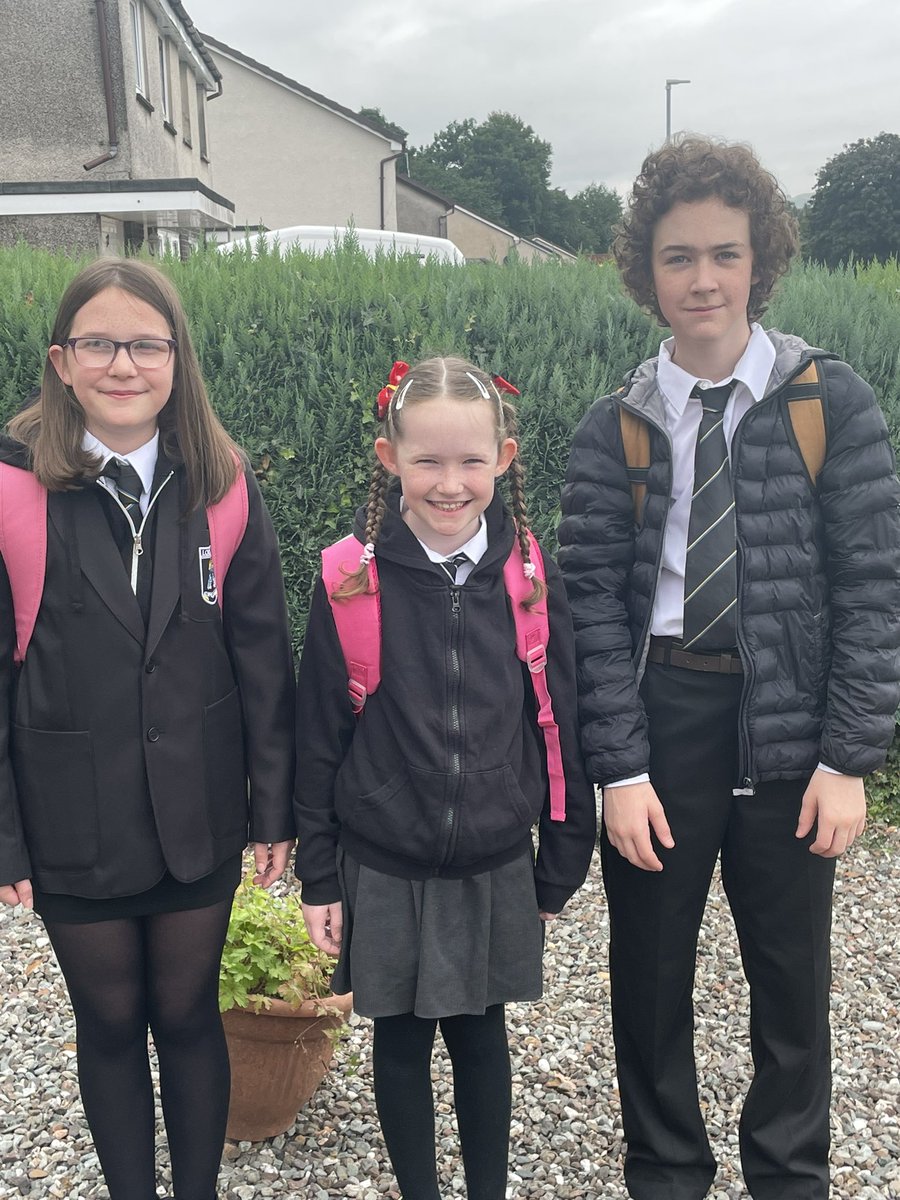 gl_rosbotham's tweet photo. Back to school, now S3, S1 and P5 Best of luck, we love you loads ❤️ https://t.co/wja7eeb395