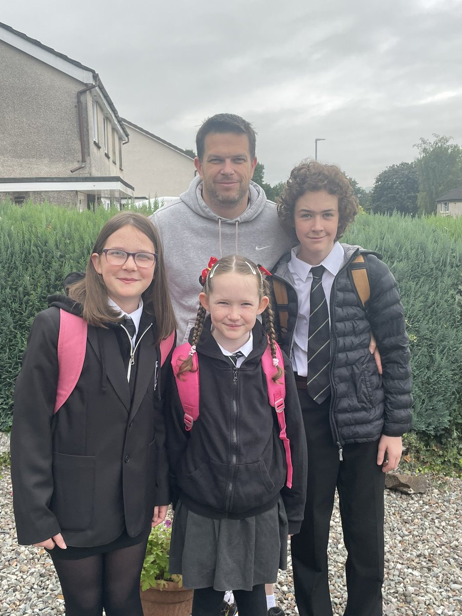 gl_rosbotham's tweet photo. Back to school, now S3, S1 and P5 Best of luck, we love you loads ❤️ https://t.co/wja7eeb395
