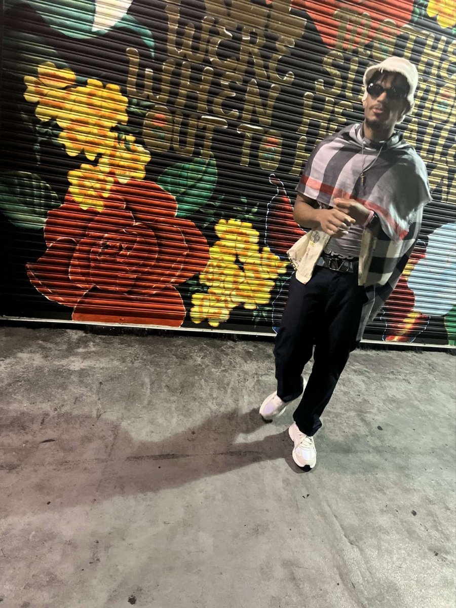 RoseCityWeb3's tweet photo. RoseCity Web3 back again onboarding the brightest talents for our dynamic team! Embrace the newest addition: @nolimitm0nk aka Monk. Self-proclaimed ladies' man, Monk rocks with the street team as a fashion icon. Confidence on 10, style on 20! An all-around talent!

#RCW3 #Fashion https://t.co/yUz3pumMIP