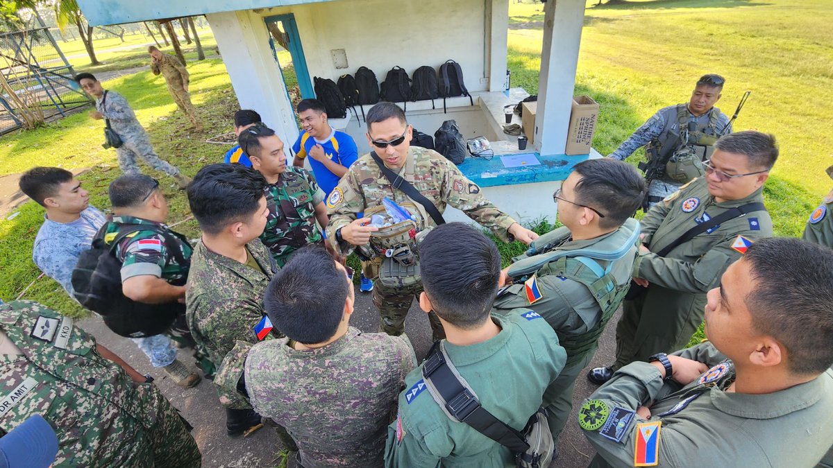 PhilAirForce's tweet photo. IN PHOTOS | PAR-23: PAF-USAF CONCLUDE SMEE ON AUSTERE MEDICAL, SIMULATE MASS CASUALTY SCENARIO
Read more:
https://t.co/e7OKkoCZHC
#AcceleratewithExcellence
#GuardiansofourPreciousSkies
#PAFyoucanTRUST
#AFPyoucanTRUST
#austeremedicalcare
#PAR23 https://t.co/ft7OfTXzv6