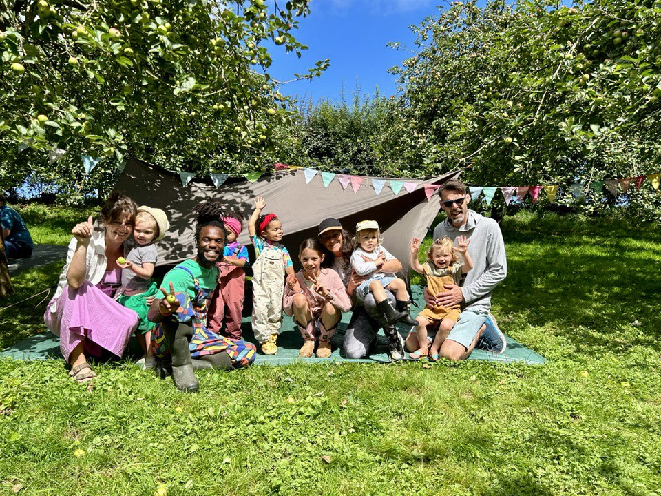 JerseyHeritage's tweet image. Come rain or shine, families are having fun connecting with #Nature through crafts, learning new skills and free play this week as part of our 'Wild Play' sessions at #Hamptonne.

jerseyheritage.org/visit/whats-on…

#CreativeSummer #SummerHolidays #KidsInMuseums @OgierGroup @SLeQuesne