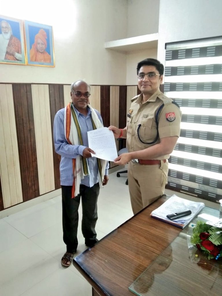 maharajganjpol's tweet photo. #Goodwork
*पुलिस अधीक्षक @maharajganjpol के निर्देशन में साइबर सेल टीम द्वारा की गयी कार्यवाही*।
         
    *महराजगंज पुलिस की साइबर सेल द्वारा साइबर फ्रॉड के माध्यम से लोगों के बैंक खाते से निकाले गये 5,21,850/- रुपयों पर त्वरित कार्यवाही करते हुए पूरे रुपये वापस कराये गये-*। https://t.co/RnocGXvnJu