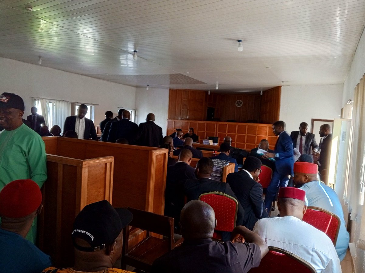 I don dey inside court ready to update Obidients on the latest from Enugu GEPT. 

I can hear the sound of victory in Enugu Tribunal. 

Ellu Piii 🗣