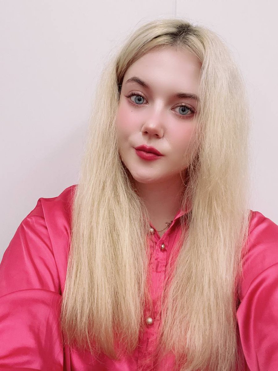 RoseAlexandrra tweet picture