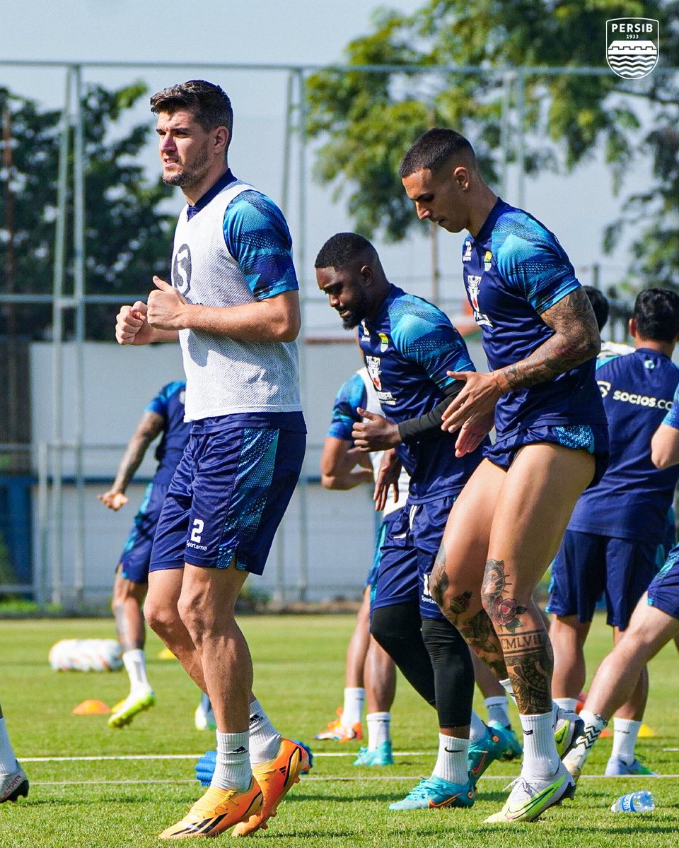 persib's tweet photo. Perbaiki kekurangan #PERSIB untuk lebih mantap ✊ https://t.co/e6WGDTw7AB