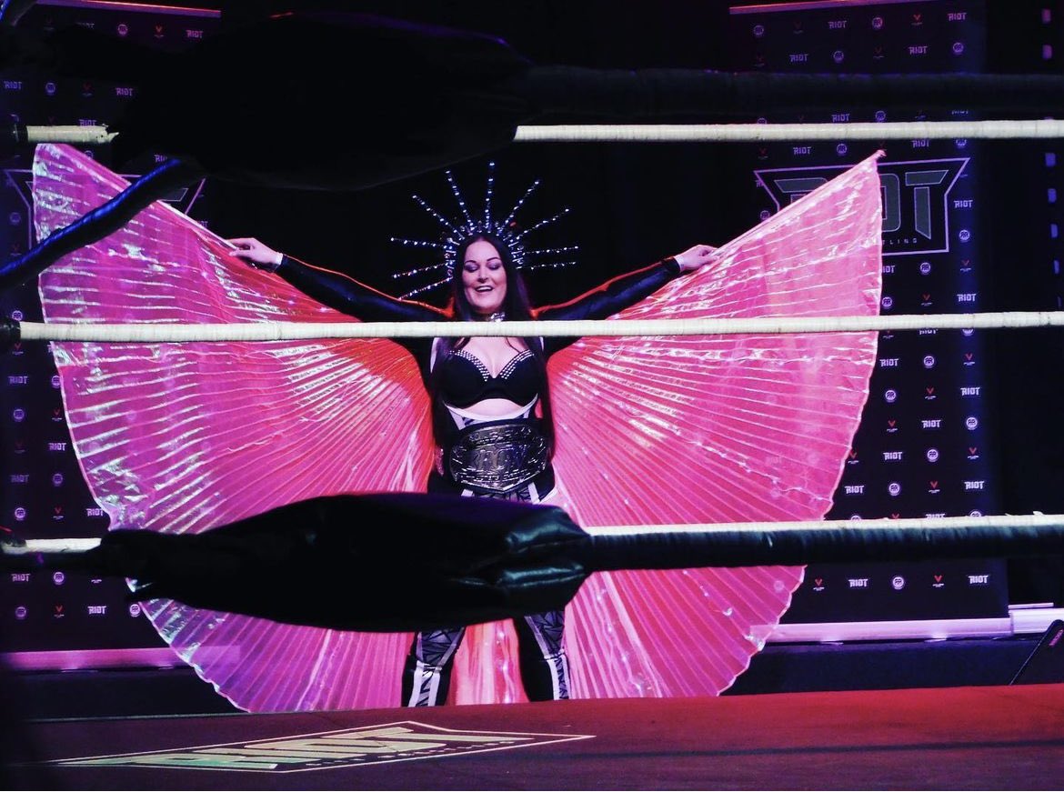 5avannah5ummer5's tweet photo. Wings out Wednesday!! @rcwrestling #princessofperfection π #nobodysuspectsthebutterfly π¦ https://t.co/vy75baV0jN