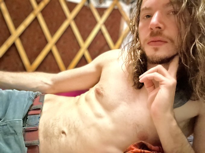 injured myself pretty bad but still cute as fuck 💃🏻 https://t.co/tPICnNz7Bk