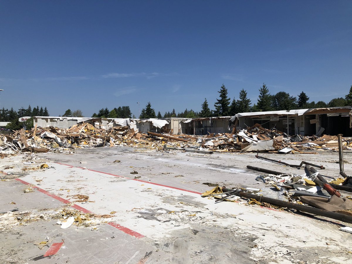 ExploresRetail's tweet image. Two days ago, I returned back to the abandoned Target in Federal Way, Washington. It is currently being demolished. I had fun exploring this building pre-demolition. It’s kind of a bummer that this place will no longer be a thing…
