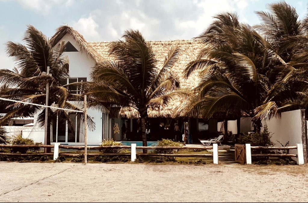 RemoteVillas's tweet photo. Our Villa Serena in @elsalvador offers the finest of amenities in a rustic, private setting, replete with beautiful sunsets, warm salt waters &amp; year-round tropical splendor. El Salvador is also slowly becoming the #btc  capital with @nayibbukele. 

https://t.co/lCftK52jpo https://t.co/If9r5CXdQU