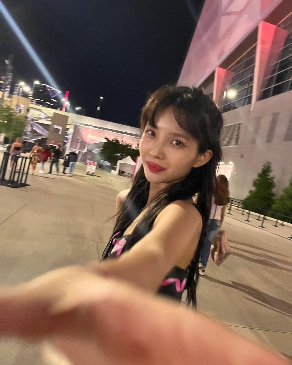 archivegidle's tweet photo. soyeon at beyonce's renaissance world tour in atlanta https://t.co/kGK7ga4OVM