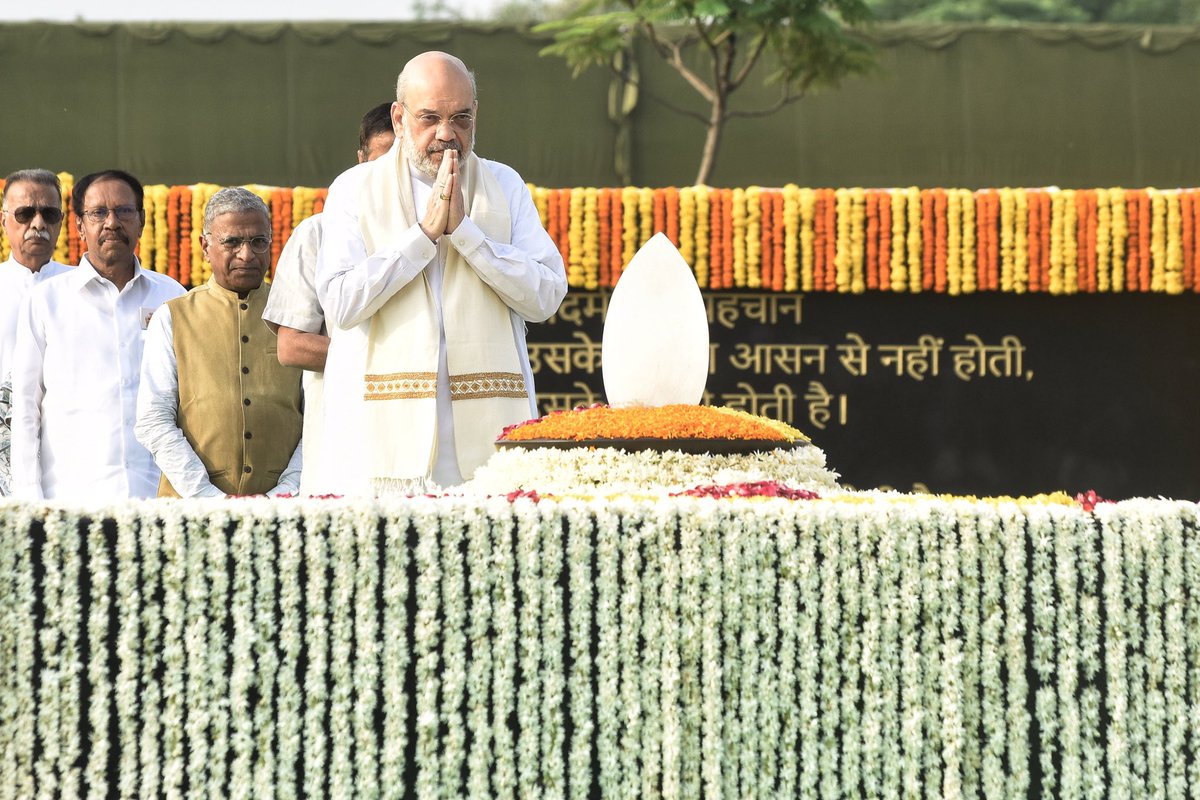 आज नई दिल्ली में ‘सदैव अटल स्मारक' पर पूर्व प्रधानमंत्री भारत रत्न श्रद्धेय अटल जी को उनकी पुण्यतिथि पर श्रद्धांजलि अर्पित की।