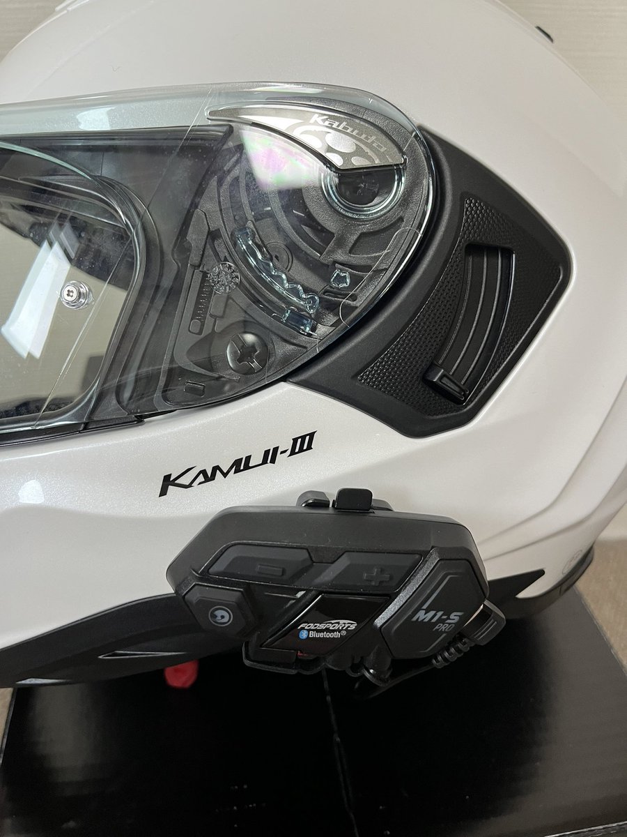 2022MT25's tweet photo. こんにちは😃
週の真ん中水曜日。朝からバタバタでした。
おNewのヘルメットに取付たガジェットです。
#GoPro6 が壊れたので #GoPro9 に買い換え。
インカムは中華製 #Fodsports #M1Spro を購入。安いけどなかなか使えます。
https://t.co/TVaVG95EjH
ここで買いました。
#今日も一日ご安全に https://t.co/0XKl9l00QW