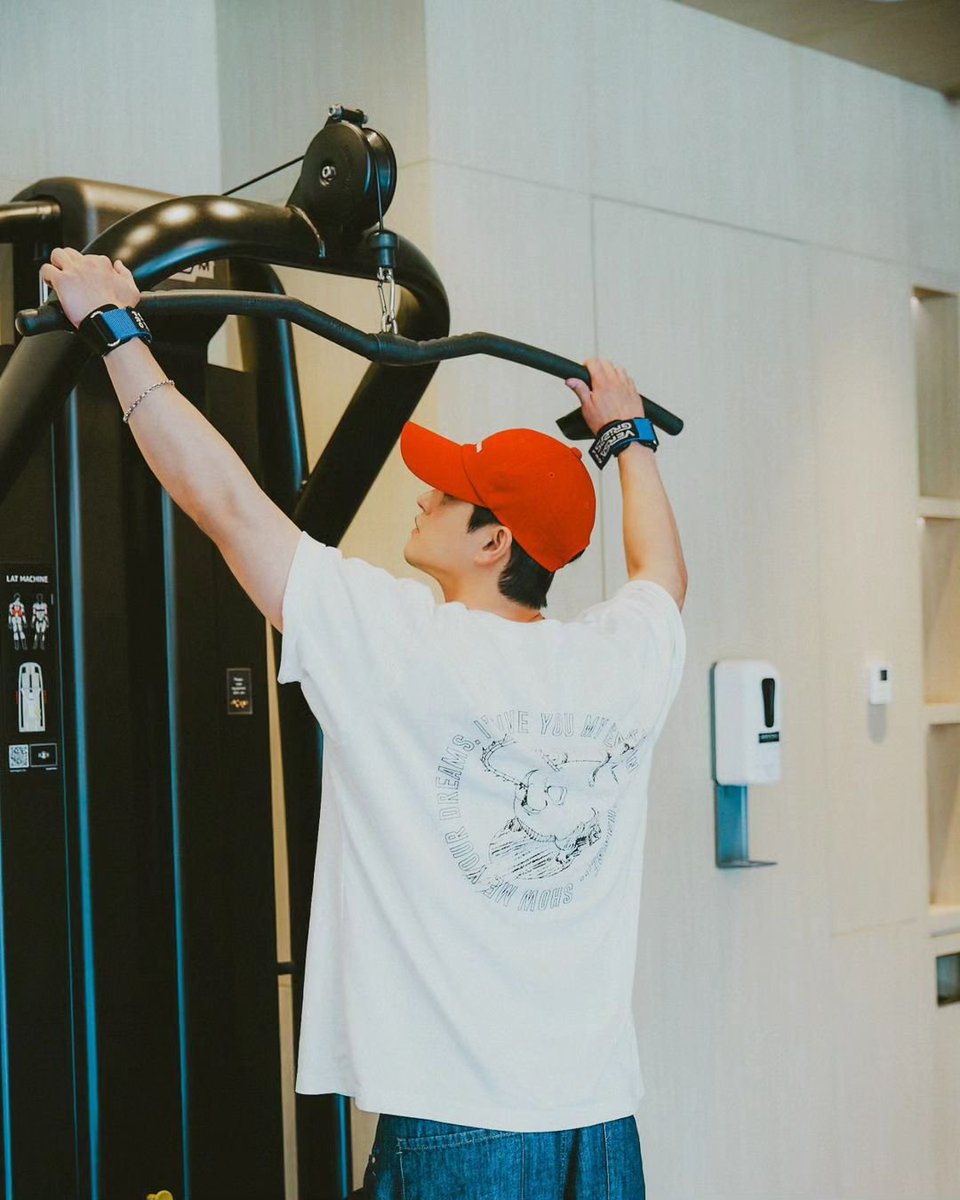 seoingukph1023's tweet photo. [📸] 230816 @/seo_cccc Instagram Update 

Yung shy shy lang dati na Bebe, ngayon confident nang mag-post ng gym pictures niya. 
Filo-Heartriders, iba kayoooooooo 🔥🔥🔥 I am glad na na-boost ang confidence niya after ng FM niya dito sa Pinas 🥺💜

#SeoInGuk #SIGupdate #서인국 https://t.co/aEoSJ7duSA