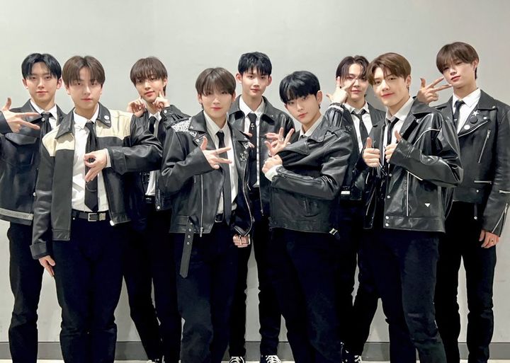 tenasia_'s tweet photo. 🏆 8월 "아티스트 TOP10" 투표 중🏆
💿#KPOP #BOY #ARTIST 부문💿

🥁 현재 순위 🥁
1⃣ #문종업 #MOONJONGUP
2⃣ #하성운 #HASUNGWOON
3⃣ #앤팀 #ANDTEAM
4⃣ #제로베이스원 #ZEROBASEONE

🔗(https://t.co/CMZOL8PslV)

#BOYS #VOTE #ARTISTS #KPOP #1위 #후보 #결과 #기사 #투표 #아탑텐 #탑텐 #TOP10 https://t.co/JLPDxM8oGt