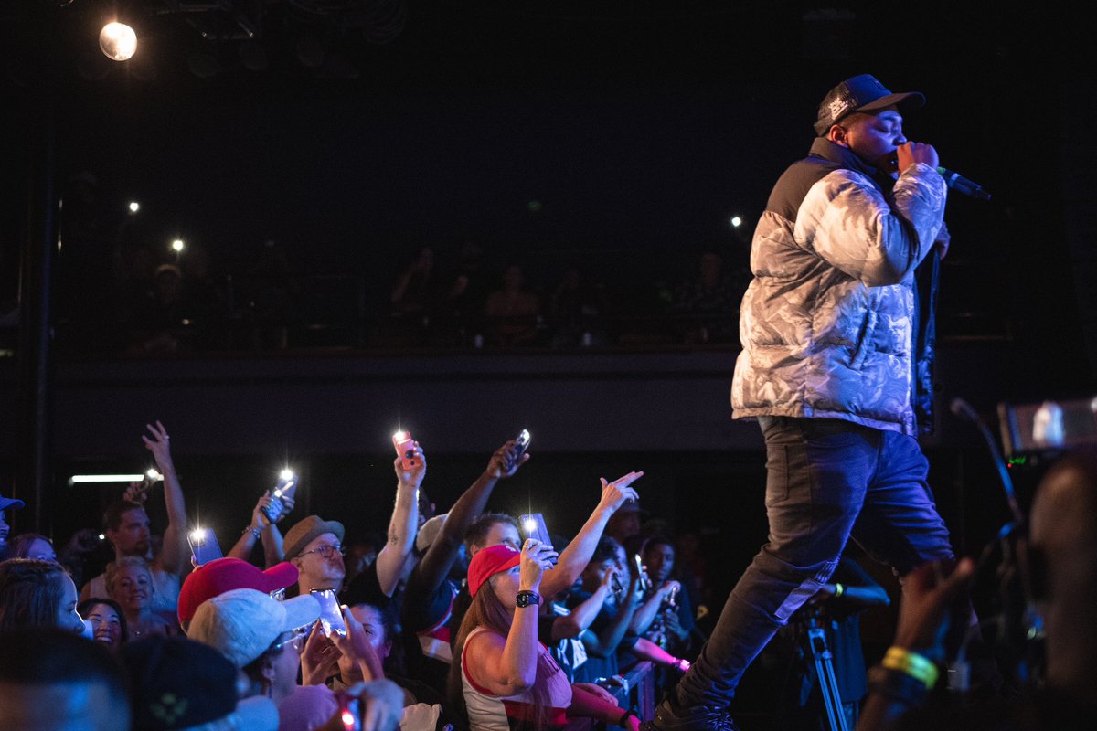 If I ain’t a hot boy then what do you call that🏊🏽😤