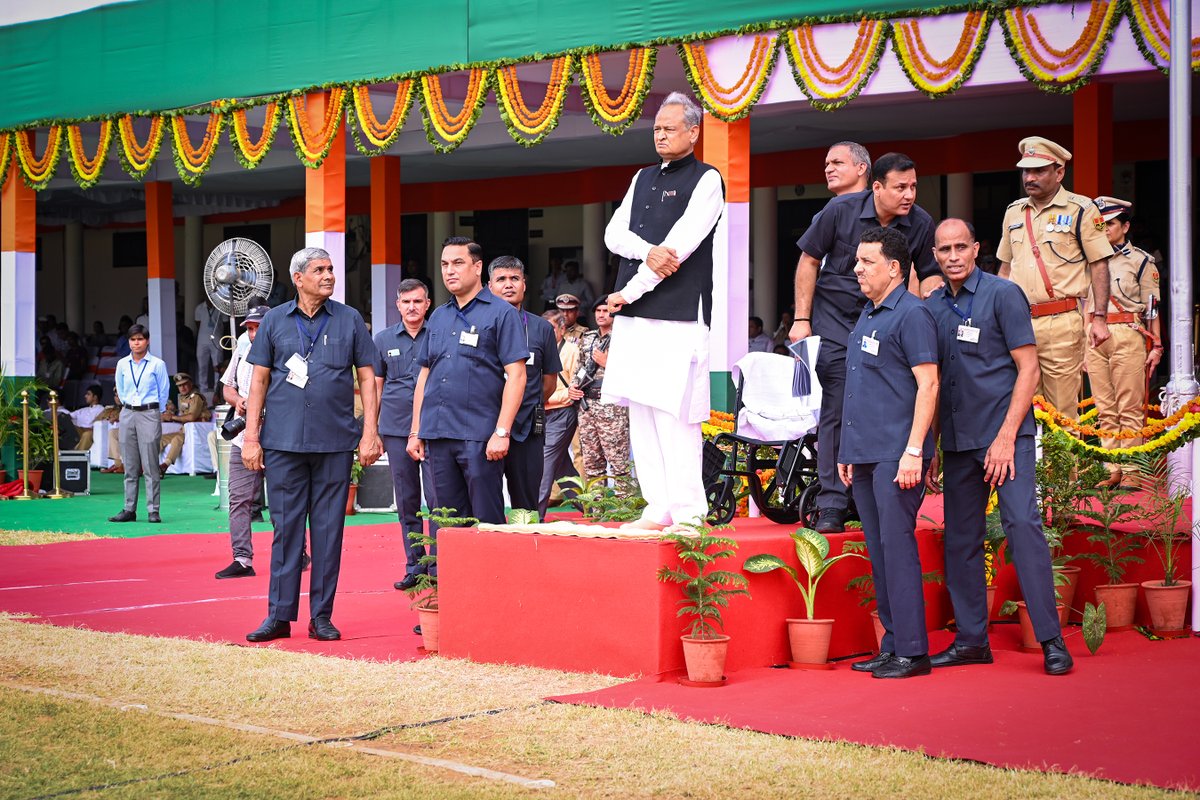 Prince_Eduhub's tweet image. 15 अगस्त, 2023 को जयपुर स्थित एसएमएस स्टेडियम में आयोजित राज्य स्तरीय स्वतंत्रता दिवस समारोह में सीकर स्थित सीबीएसई इंग्लिश मीडियम स्कूल प्रिंस एकेडमी के म्यूजिकल बैण्ड द्वारा देशभक्ति से ओतप्रोत धुनों पर आकर्षक प्रस्तुतियां दी गई।
#prince_eduhub #education #musicalband