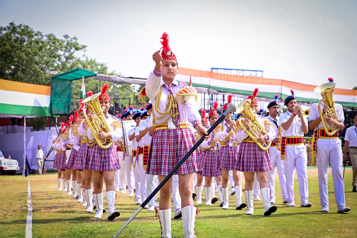 Prince_Eduhub's tweet image. 15 अगस्त, 2023 को जयपुर स्थित एसएमएस स्टेडियम में आयोजित राज्य स्तरीय स्वतंत्रता दिवस समारोह में सीकर स्थित सीबीएसई इंग्लिश मीडियम स्कूल प्रिंस एकेडमी के म्यूजिकल बैण्ड द्वारा देशभक्ति से ओतप्रोत धुनों पर आकर्षक प्रस्तुतियां दी गई।
#prince_eduhub #education #musicalband