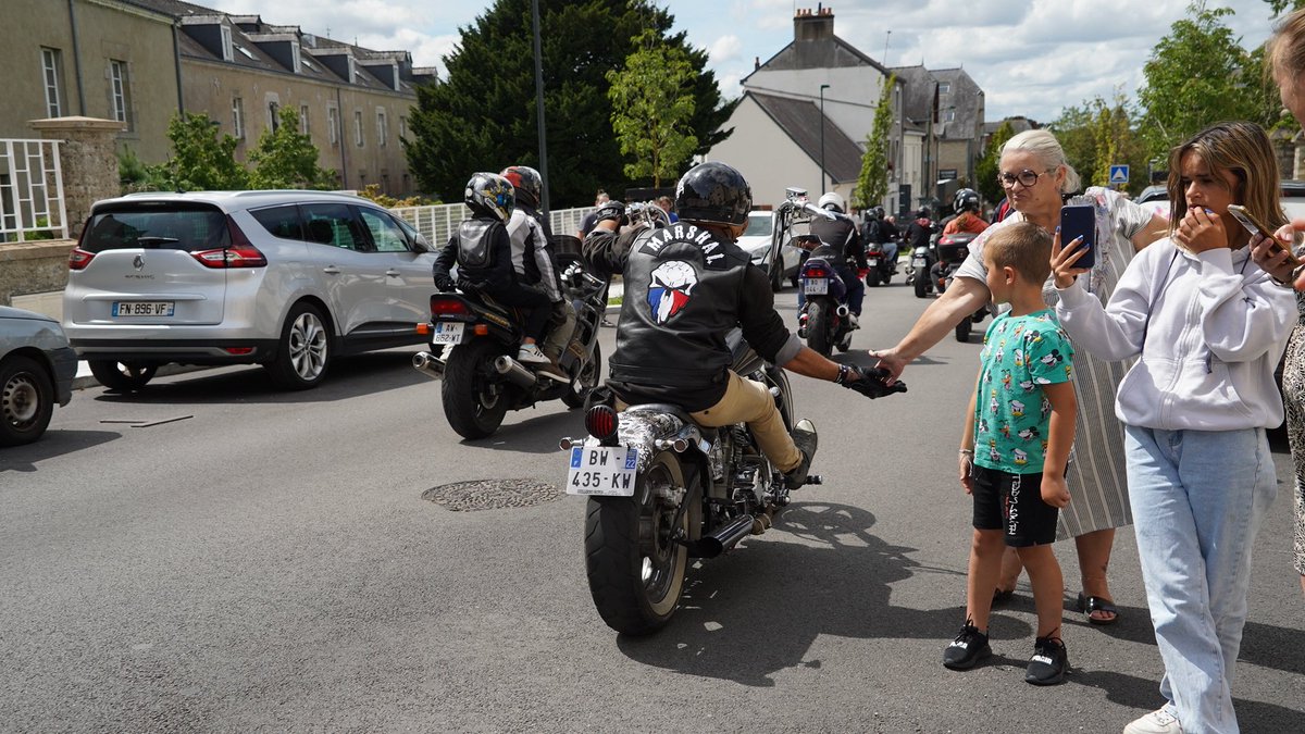 lokofilms's tweet photo. Le 15 Août était la #madonedesmotards en #Bretagne . Étape de @PloermelBzh 
#lokofilms #photographe #SonyAlpha #sonyphotographie #ploermel #moto #randonee #photooftheday #photodujour #15aout https://t.co/1gr58ckRZG