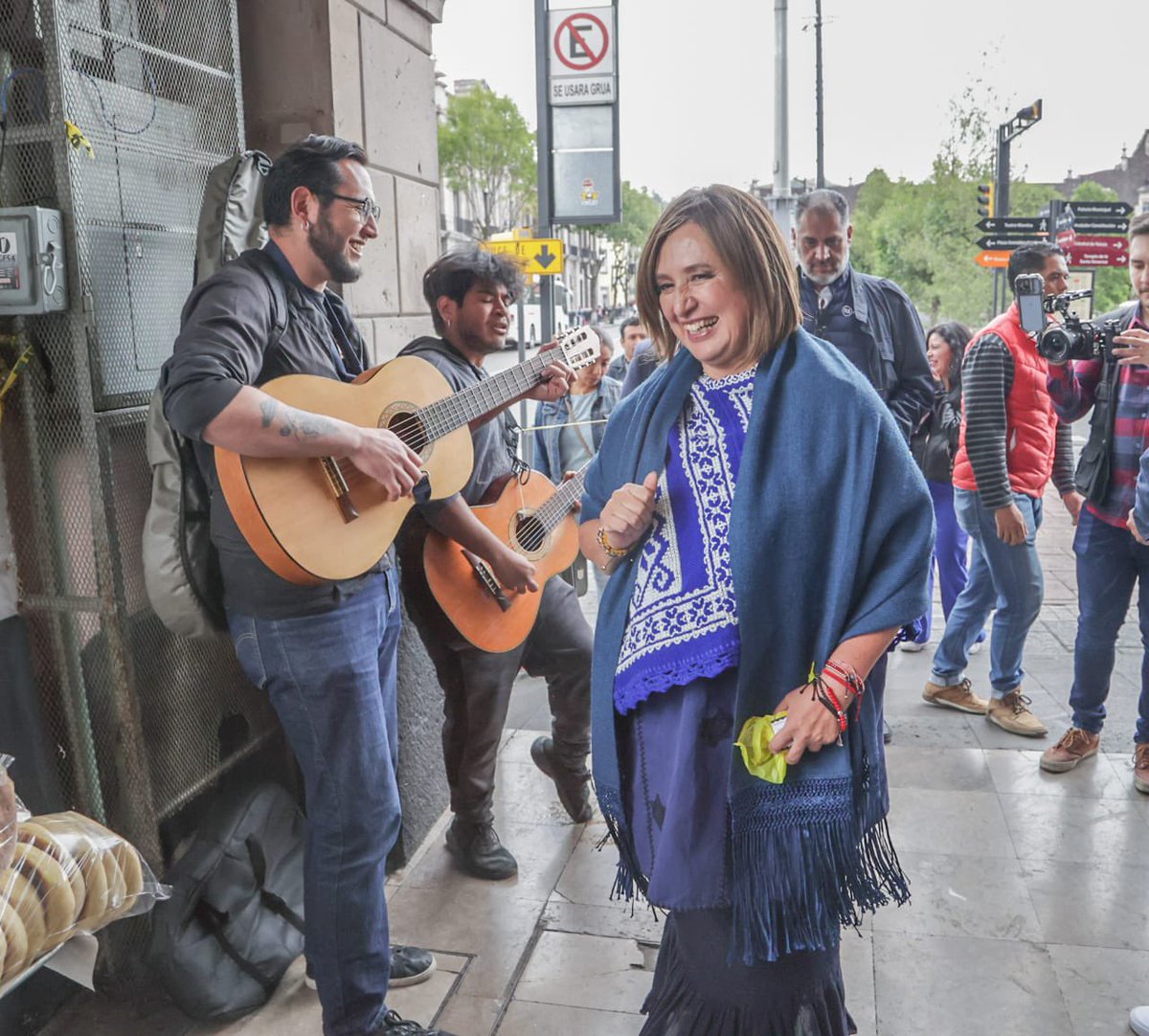 XochitlGalvez's tweet image. ¡Gran martes! Gracias a su cariño, estoy en la siguiente etapa del Frente y tuve un maravilloso encuentro con mexiquenses. 

Veo en mis recorridos a personas bien #Xambeadoras que están convencidas que México merece más. 🫶🏼

¡Buenas noches! Nos leemos mañana. 🌜

#XóchitlVa