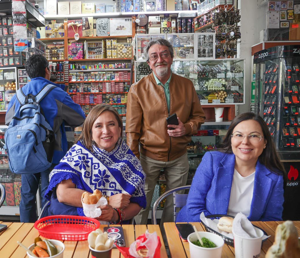 XochitlGalvez's tweet image. ¡Gran martes! Gracias a su cariño, estoy en la siguiente etapa del Frente y tuve un maravilloso encuentro con mexiquenses. 

Veo en mis recorridos a personas bien #Xambeadoras que están convencidas que México merece más. 🫶🏼

¡Buenas noches! Nos leemos mañana. 🌜

#XóchitlVa