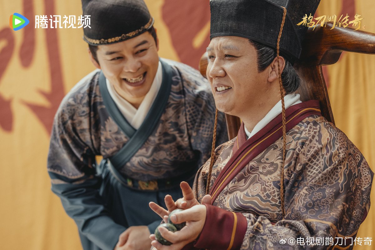 CdramaL's tweet photo. 「📸 | O drama de comédia wuxia #鹊刀门传奇, estrelado por #ZhaoBenshan, #SongXiaobao, #SongXiaofeng, #WenSong e #ChengYe, lança novo pôster e fotos antes da estreia em 18 de Agosto.
https://t.co/xWP623Te2M