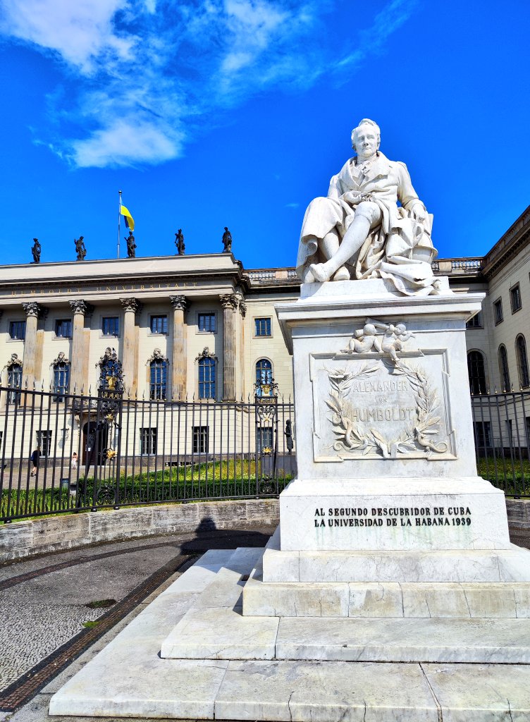 iamlianet's tweet photo. 2nd day of our #AvHStudyTour 
Group 2. We briefly visited the @HumboldtUni in Berlin and ended the day's tour at the amazing German Parliament which is not only impressive in its design, but also has history in its walls and challenges 
engineers today. https://t.co/SOYX6MXwhI