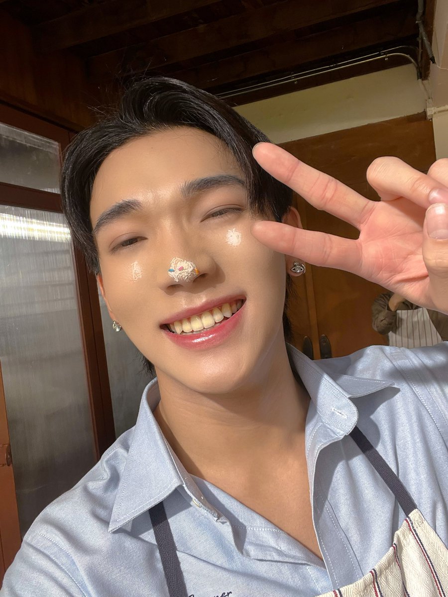 perses_official's tweet photo. 👨🏻‍🍳🌤

🎬 : https://t.co/Vc8zKNA3Qc

#PERSES_น่ารักน้อยลงหน่อย
#KRITTIN_PERSES
#PERSES #PERSES_TH https://t.co/ydBBr6lfad