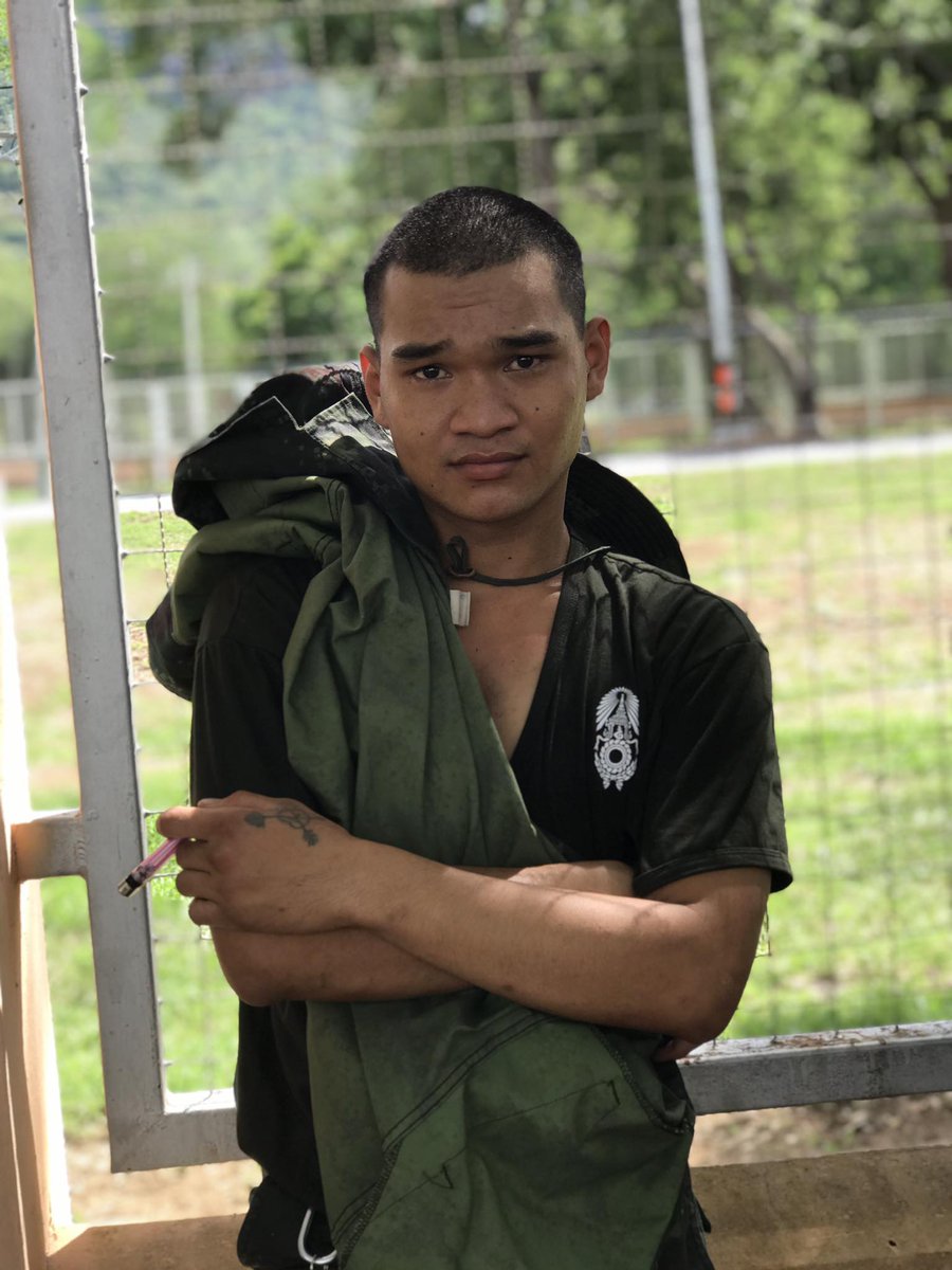 TARFc45's tweet photo. ✌ถ้าพี่อยากเสร็จ ก็ทักมา😀😎
#รับ... https://t.co/8HhTQ8isvr