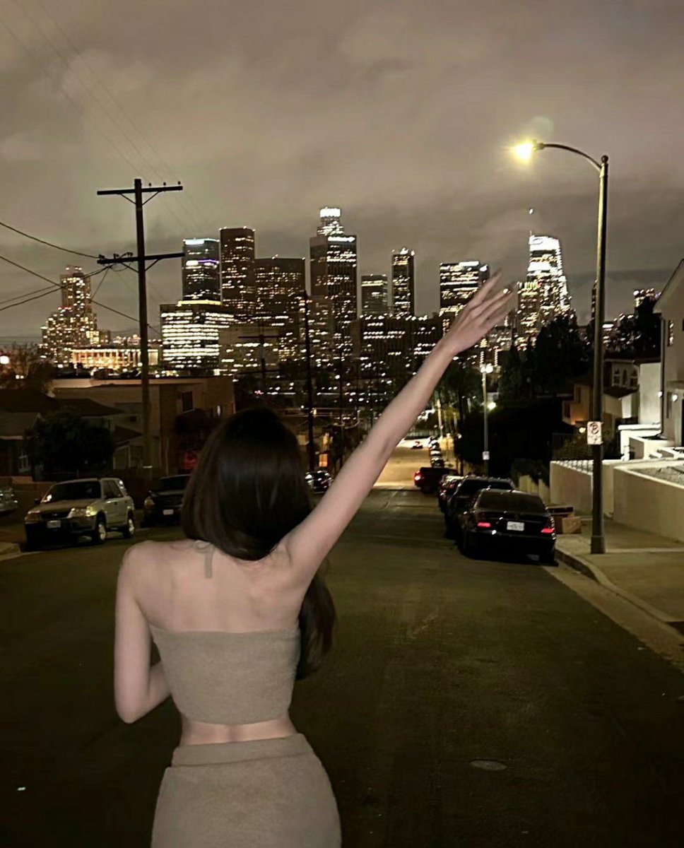 The biggest choice in life is to afford it and let it go. Only in this way can you live a relaxed and happy life.😊