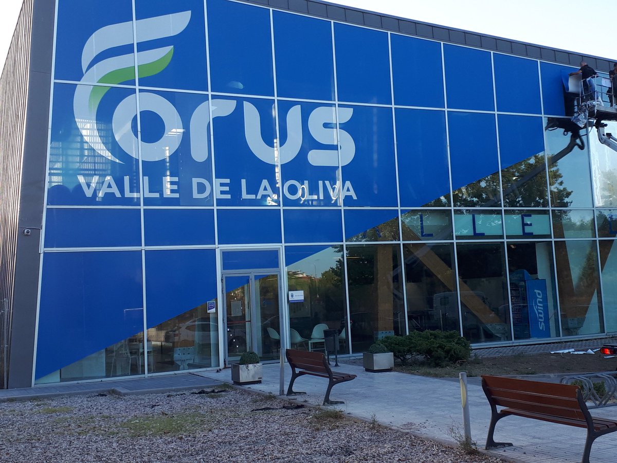 Ha caído el último vestigio que indicaba de forma clara de que el valle de la oliva es un centro deportivo municipal.