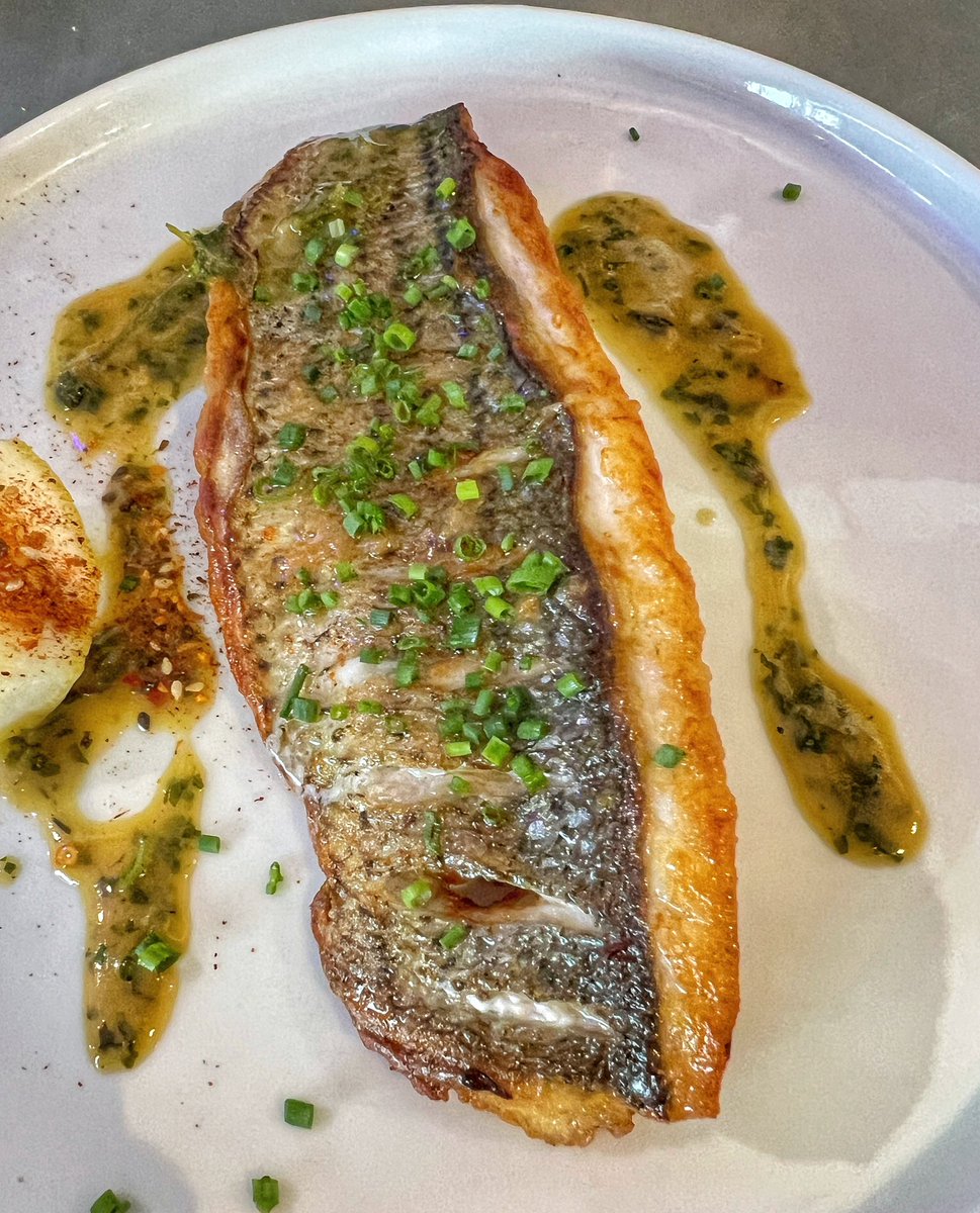 ChefGruel's tweet photo. Fish skin isn’t just crispy and packed with flavor but it’s also rich in omega 3’s, collagen, vitamin D and E. People don’t eat it because it’s typically not cooked properly. To get it crisp, dry the skin (excessively), score the skin slightly, season and cook in a blazing hot pan skin side down. For extra crisp, put the pan with the fish skin side down in the oven and finish at 400F post-sear. Top w herb butter and tangerine juice.