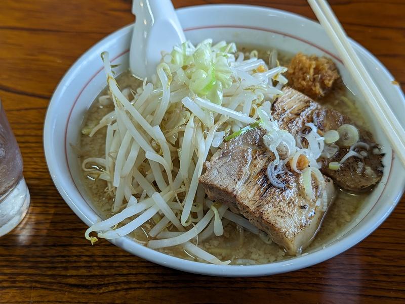 豪ーめん 豚骨煮干ラーメンを食した。