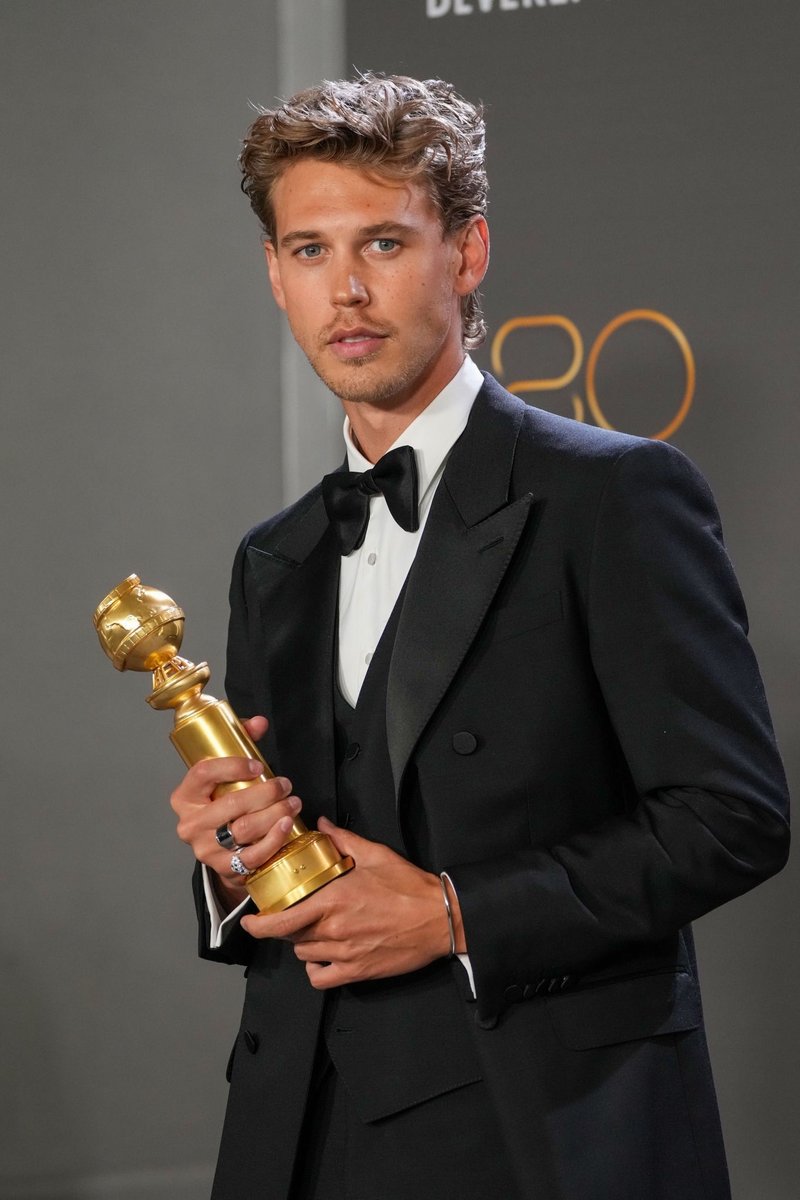 → #DiscussingFilmRP / 'AWARDS'
𝖣𝖺́𝗇𝗂𝖾𝗅 𝖣𝗎𝖿𝖿𝗈𝗋𝗍 (<a href="/gxldensolstice/">Daniel.</a>) wins the #GoldenGlobesRP for best performance by an actor in a motion picture — drama for his role in #RPElvisMovie⚡.
