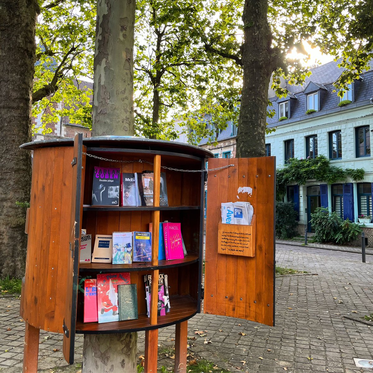 J’ai le ventre bien garni !
Grâce à vous !
Encore merci à tous ceux et à toutes celles d’entre vous qui contribuent à ce beau projet de partage de la culture et des lectures.
Et pour vous, je suis ouverte 24/24, 7/7 et toute l’année !
Même les jours fériés ! 
#Arras #boîteàlivres