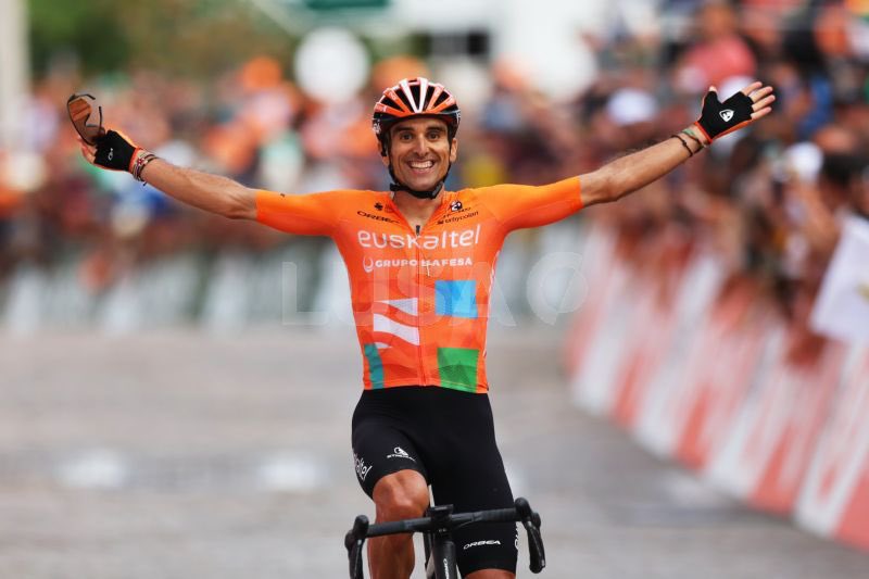 luisangelmate's tweet image. Muito obrigado Portugal 🇵🇹 
Ayer leí que llevaba 12 años sin ganar una carrera, en realidad no he dejado de ganar cada día. Abrumado por vuestras muestras de cariño, gracias eternas.