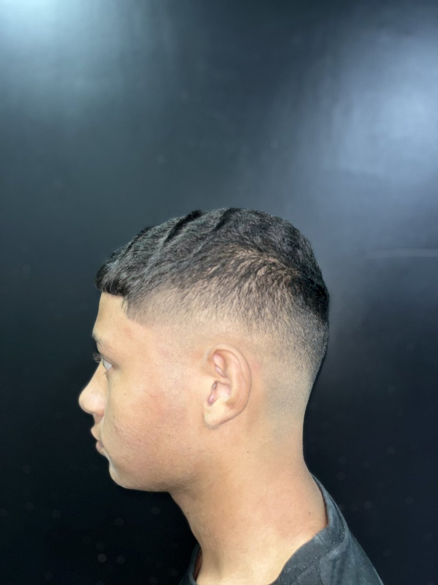hilary_suzeth13's tweet photo. Mi mami hoy inauguró su barbería en el parador frente a la fonda “la morenita”, les agradecería mucho si le dan RT al post✨💈 https://t.co/7BaFL6rEcO