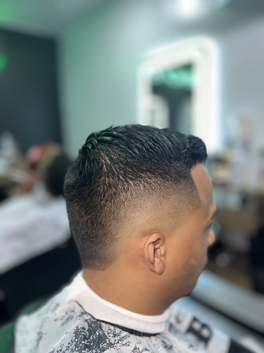 hilary_suzeth13's tweet photo. Mi mami hoy inauguró su barbería en el parador frente a la fonda “la morenita”, les agradecería mucho si le dan RT al post✨💈 https://t.co/7BaFL6rEcO