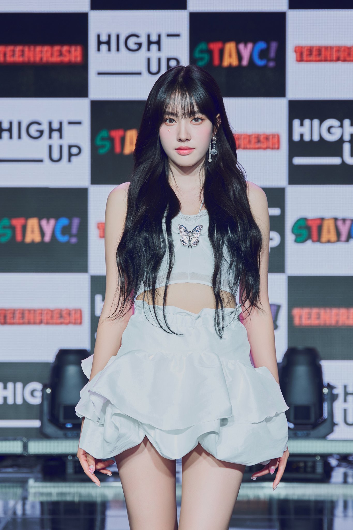 STAYC ユン サノク 公開放送 事前収録 teenfresh bubble STAYC(스테이씨) 'Bubble' MV - YouTube