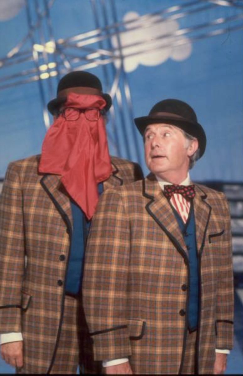 eric_ernie_col's tweet photo. #StillBringingSunshine 👓🌞♥️
#Wahey #GetOutOfThat #YouCantSeeTheJoin #MorecambeAndWise #EricAndErn #WhatDoYouThinkOfItSoFar https://t.co/Avvs7kzIRa