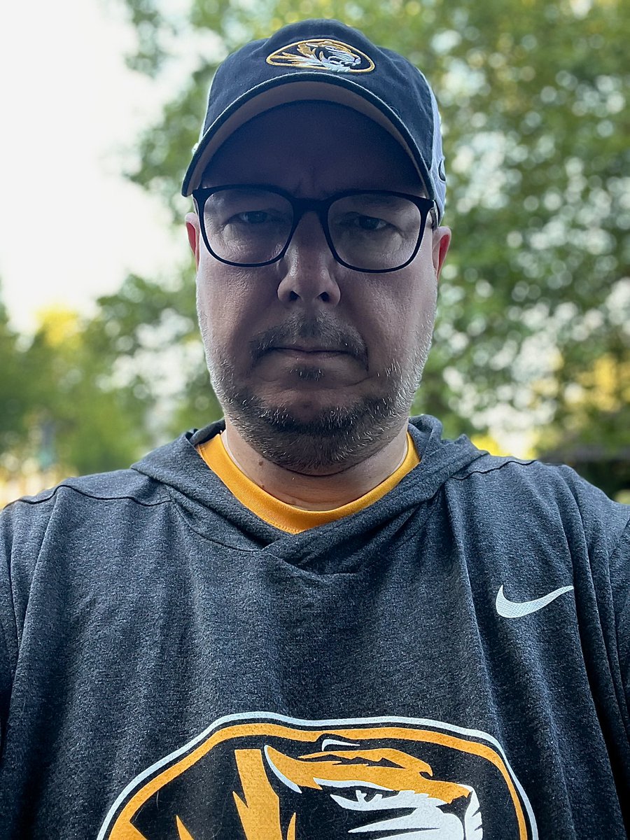 AndreasHgott's tweet photo. Der Tag fängt gut an - atemberaubende Verspannungen. Mal sehen, was das heute noch so wird 🙄😡 #brückenpfeiler #immovableobject #jockwasherpodcast #thegermanatmizzou https://t.co/Dd1WT2n8nr