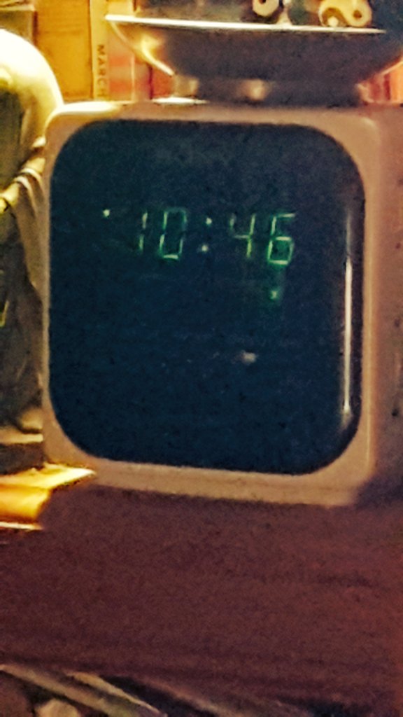 bonjourhyde's tweet image. Still have my Digital Cube Clock Alarm/Radio...
We bought it in 1987...
🙄😅😅😅✌🏼💖🍸🍸🍸
#vintage #digitalclock 
#love #peace #compassion