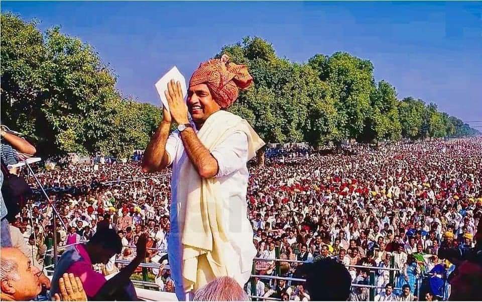 सारा जीवन राष्ट्र के लिए समर्पित करने वाले "किसान नेता" श्री राजेश पायलट जी पर #BJP ने झूठा आरोप लगा कर सेना,किसान व देश का अपमान करने की कोशिश की है. ये कृत्य बहुत ही निंदनीय है।  बिल्कुल भी बर्दाश्त करने लायक नहीं है! 
#अमित_मालवीय_माफ़ी_मांग
<a href="/amitmalviya/">Amit Malviya</a> <a href="/PMOIndia/">PMO India</a>